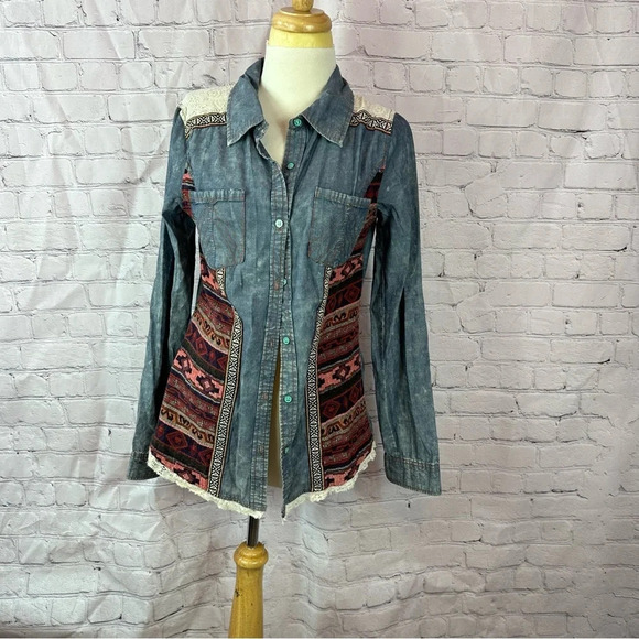 gimmicks by BKE boho western top sz small lace hem southwestern tapestry - Picture 1 of 12